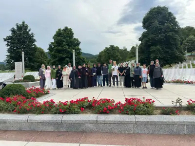 Bosna Hersek turu, Srebrenitsa Soykırım Anıtı Potočari ziyareti