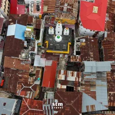 Zanzibar turu, renkli mahalle ve yerel pazarı drone görünümü