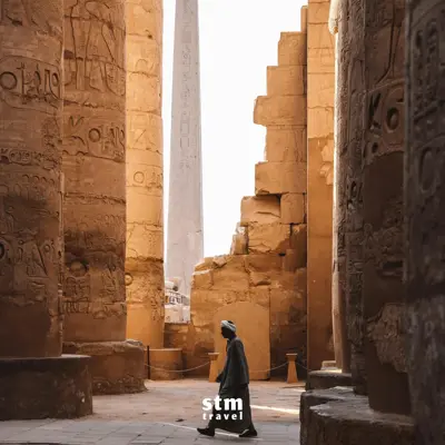 Mısır turu, Karnak Tapınağı hieroglif sütunları ve obelisk manzarası