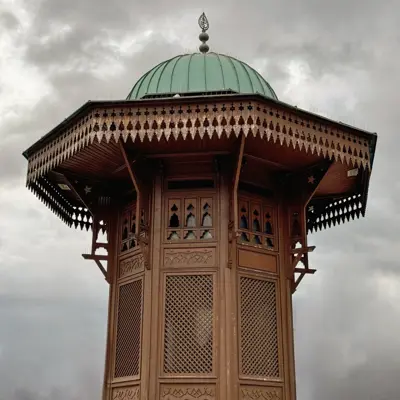 Bosna Hersek turu, Saraybosna tarihi minare yapısı