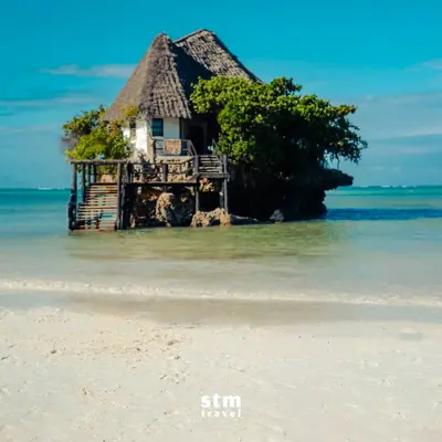 Zanzibar turu - Stone Town sahil bungalovları ve turkuaz deniz manzarası
