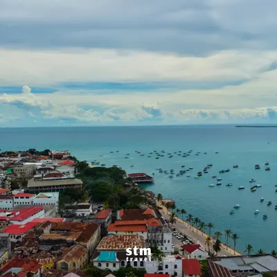 Zanzibar turu, Stone Town tarihi şehir ve tekneler manzarası
