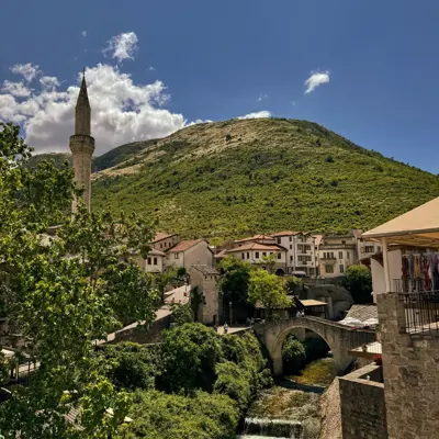 Bosna Hersek turu, Mostar Köprüsü ve minareli şehir manzarası